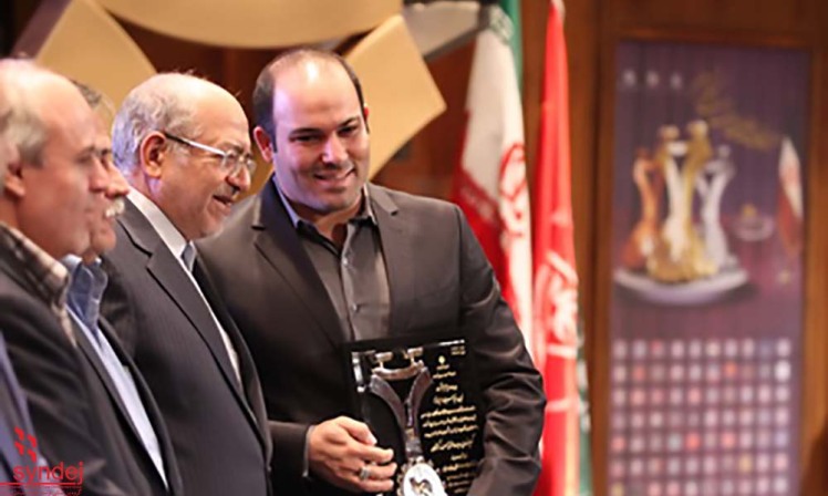 دریافت گواهینامه ملی رعایت حقوق مصرف کنندگان توسط مدیریت گروه سیندژ از سیزدهمین همایش روز ملی حمایت از حقوق مصرف كنندگان ۱۳۹۲