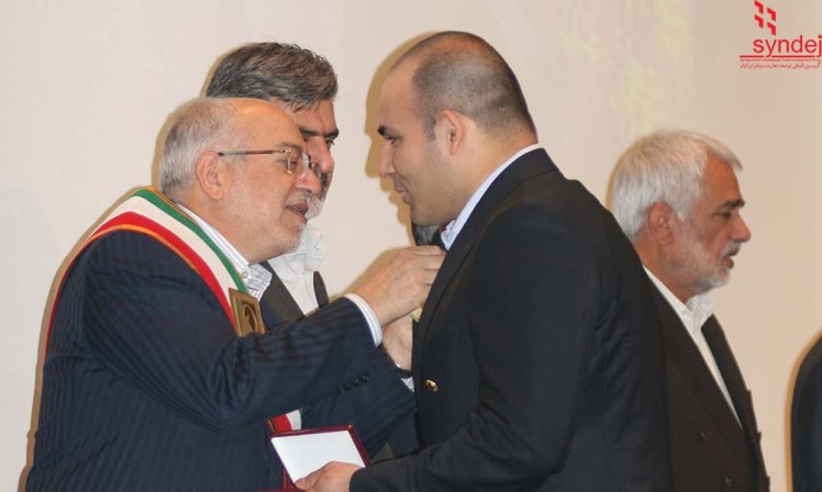 همایش تجلیل از تلاشگران صنعت و دریافت لوح توسط مدیریت گروه سیندژ از وزیر محترم صنعت، معدن و تجارت